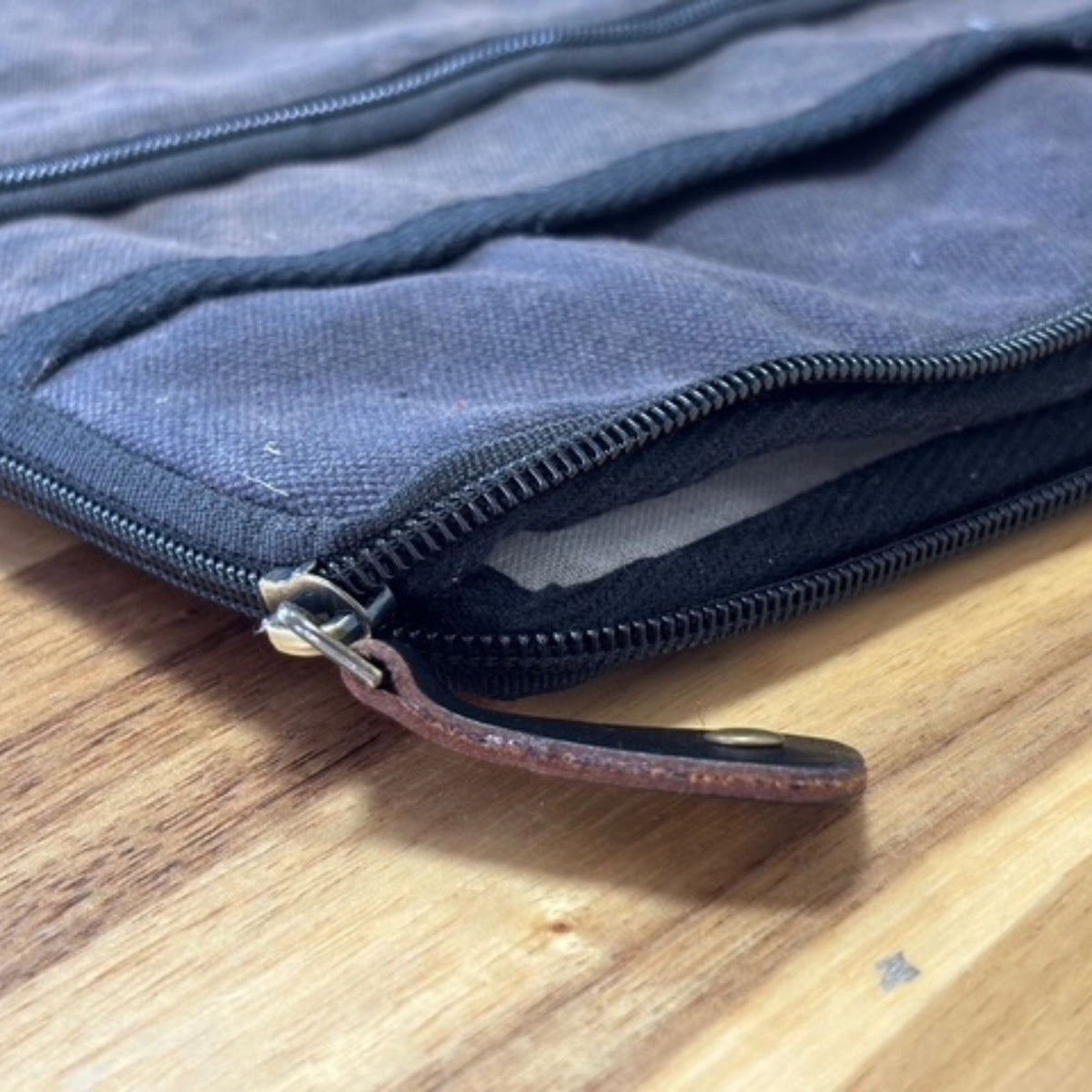 Charcoal Stonewash Tablet Pouch – 21 × 29cm