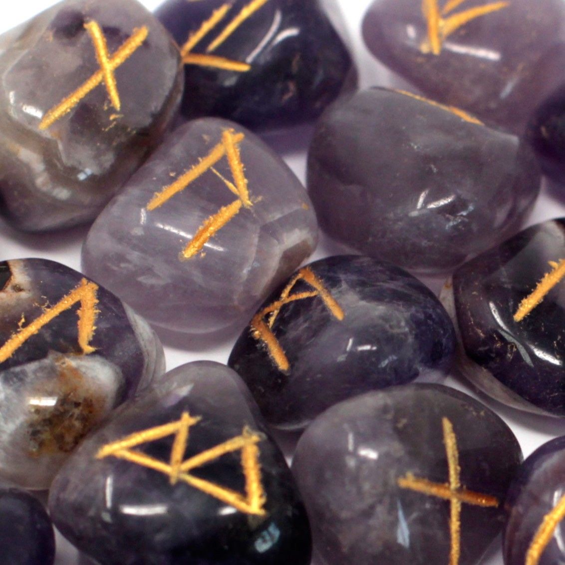 Amethyst Indian Rune Set in Pouch