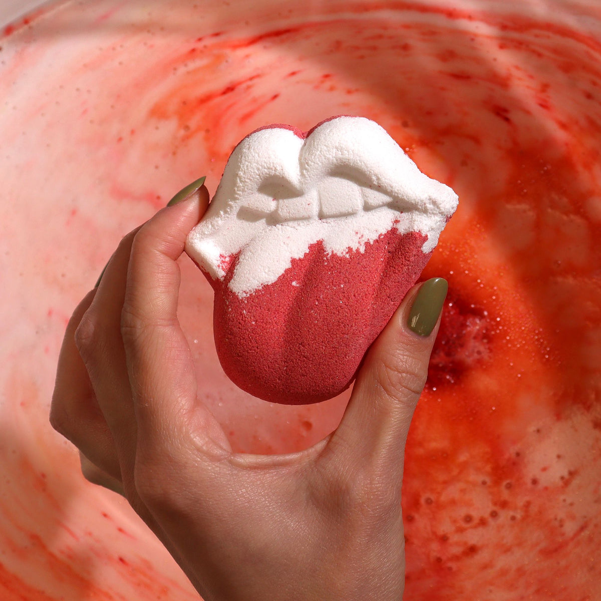 Raspberry and Pomegranate Lips Bath Bomb – 60g