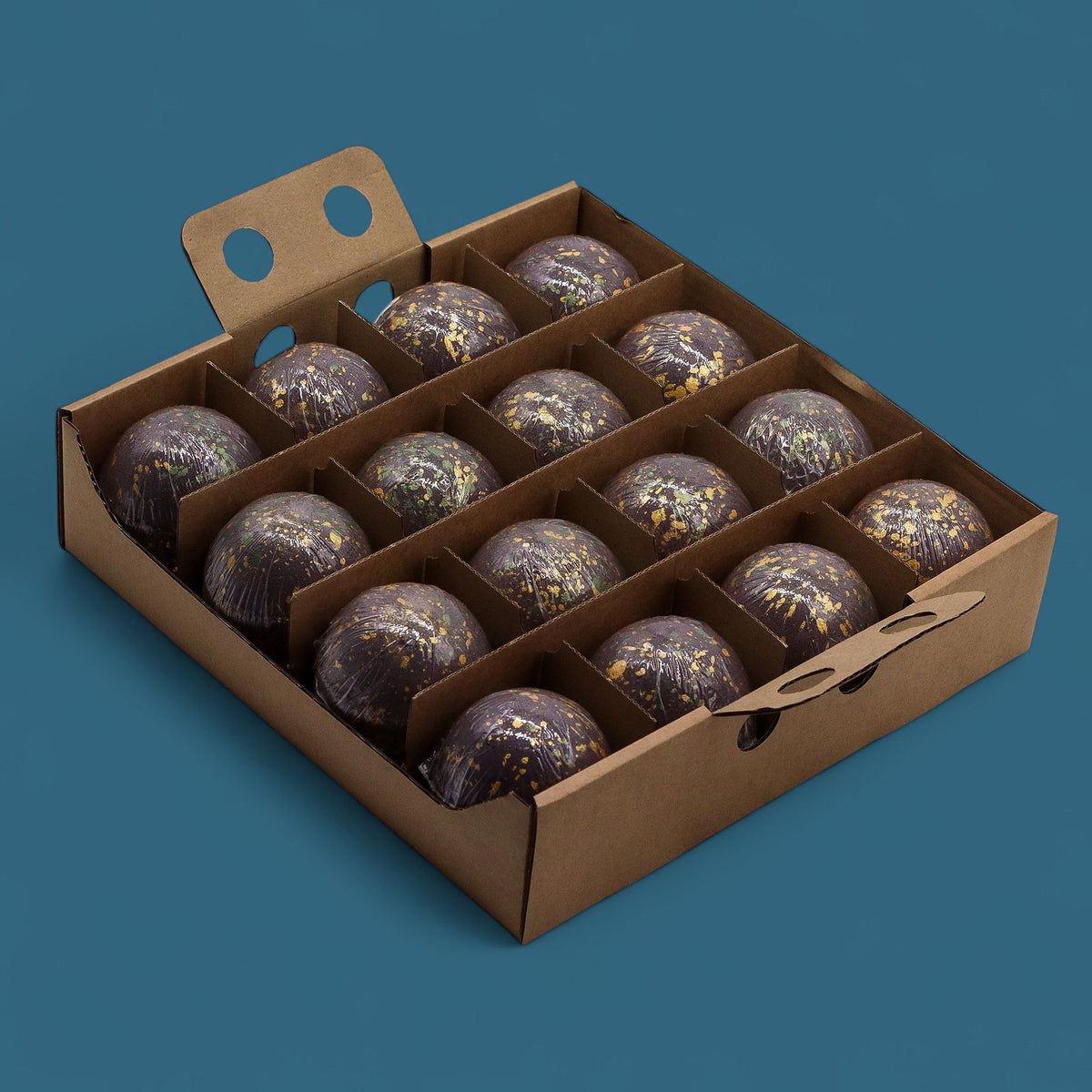 Emerald Oudh Truffle Bath Bomb – 180g