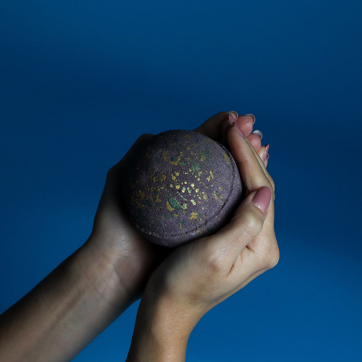 Emerald Oudh Truffle Bath Bomb – 180g