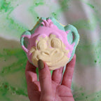 Monkey Bath Bomb with Guava and Strawberry – 90g