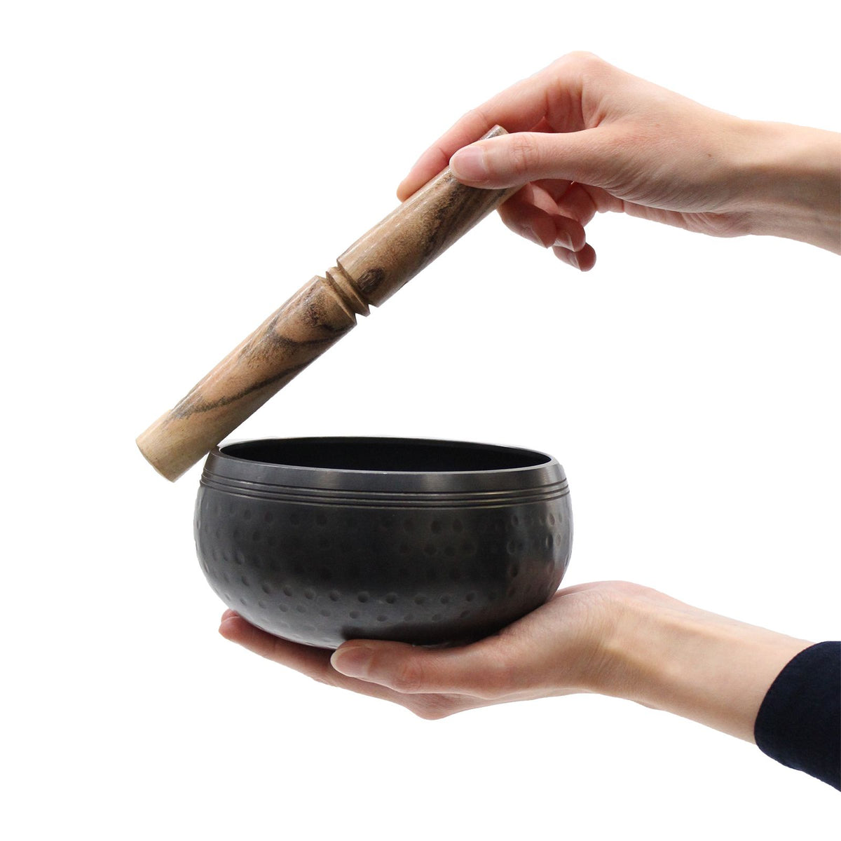 Small Black Beaten Singing Bowl – 14cm