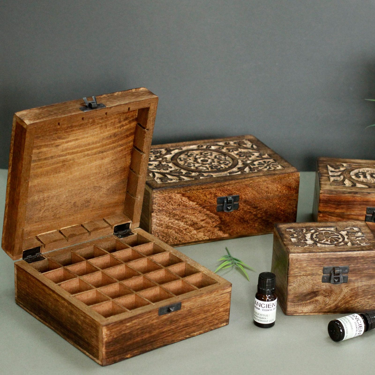 Floral Carved Aromatherapy Box – Mango Wood